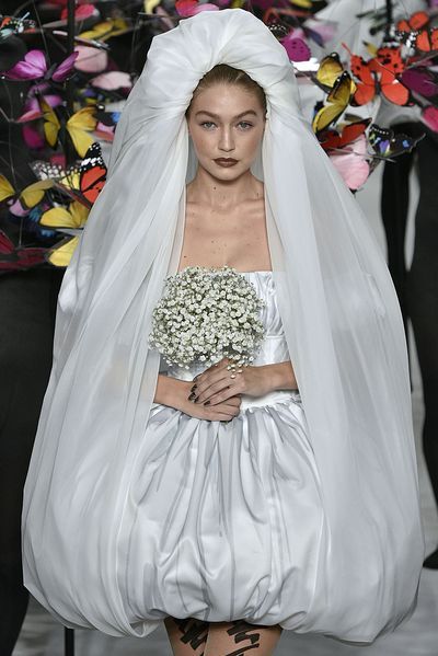 Gigi Hadid's Moschino Bridal Look Stole the Show at Milan Fashion Week ...