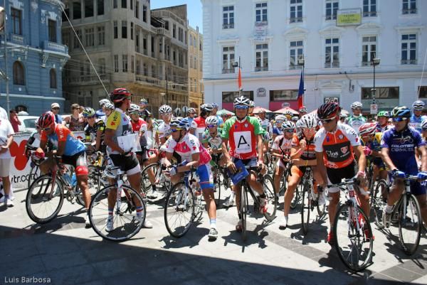 The leaders at the start of stage 4