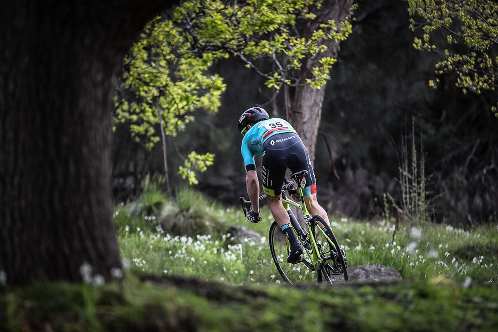 Tom Robinson climbs during the Tour of Tasmania prologue
