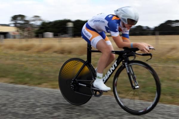 Lauren Kitchen (Rabobank Cycling Team) took silver in the under 23 competition
