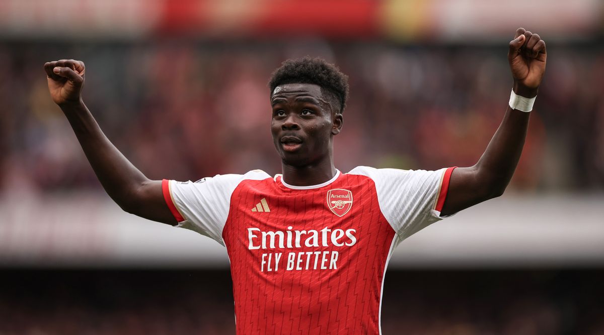 LONDON, ENGLAND - SEPTEMBER 24: Bukayo Saka of Arsenal celebrates after scoring his teams first goal during the Premier League match between Arsenal FC and Tottenham Hotspur at Emirates Stadium on September 24, 2023 in London, England. (Photo by Ryan Pierse/Getty Images)