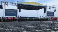 The RF PA Extension Kit wirelessly delivered audio to powered speakers covering the graduate processional lineup at UMass Boston.