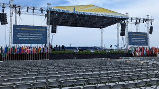 The RF PA Extension Kit wirelessly delivered audio to powered speakers covering the graduate processional lineup at UMass Boston.