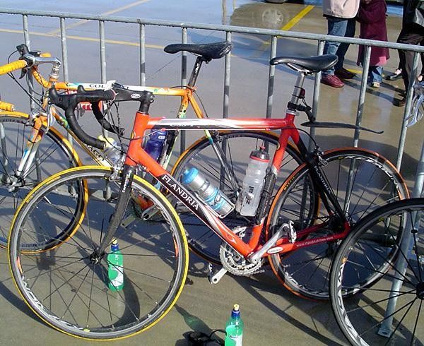 At Waregem (km 105) the bike was relatively clean, but it was still very wet