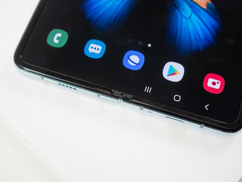 Hands-on: The new Galaxy Fold feels tighter, stronger, and just as ...