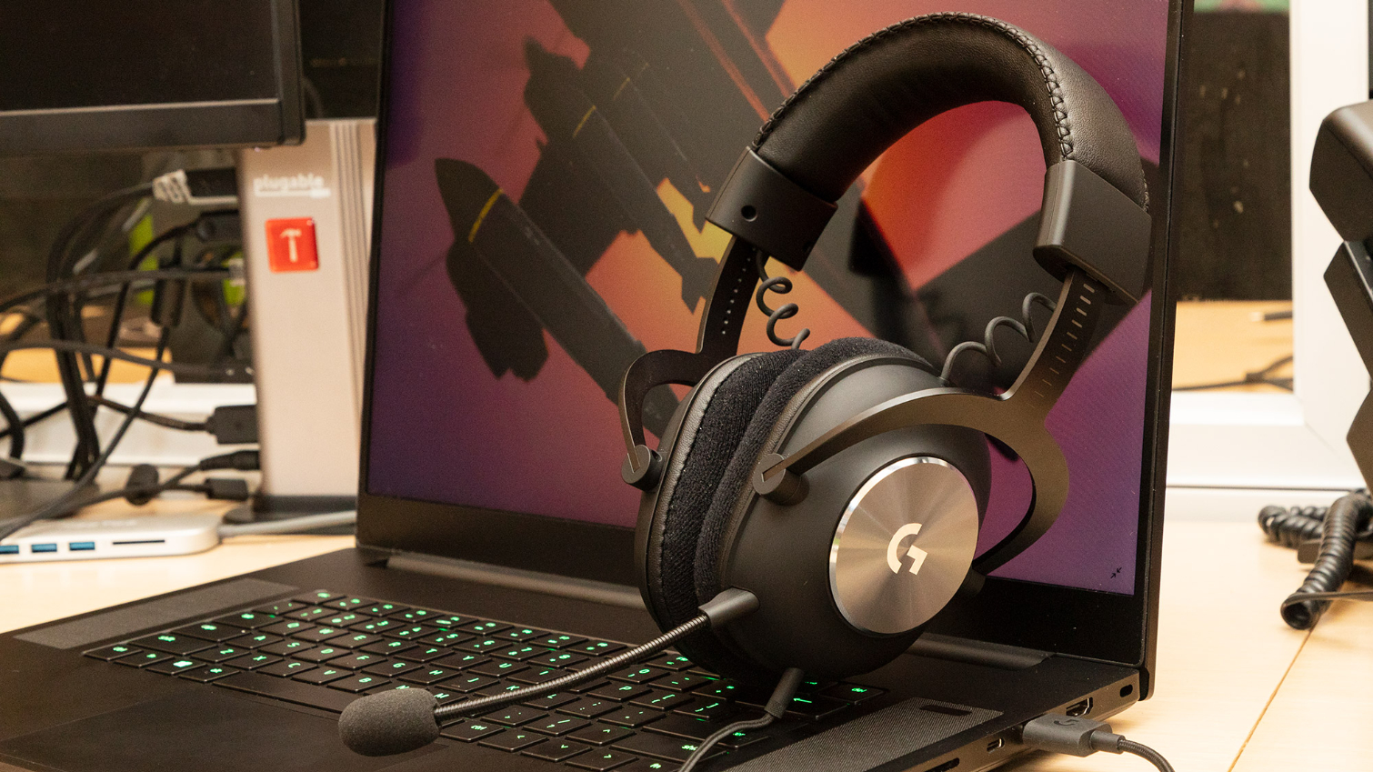opslag diefstal grote Oceaan Logitech G Pro X Gaming Headset Review: Luxurious Listening - Tom's  Hardware | Tom's Hardware