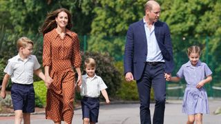 Prince George, Princess Charlotte and Prince Louis (C), accompanied by their parents the Prince William, Duke of Cambridge and Catherine, Duchess of Cambridge, arrive for a settling in afternoon at Lambrook School