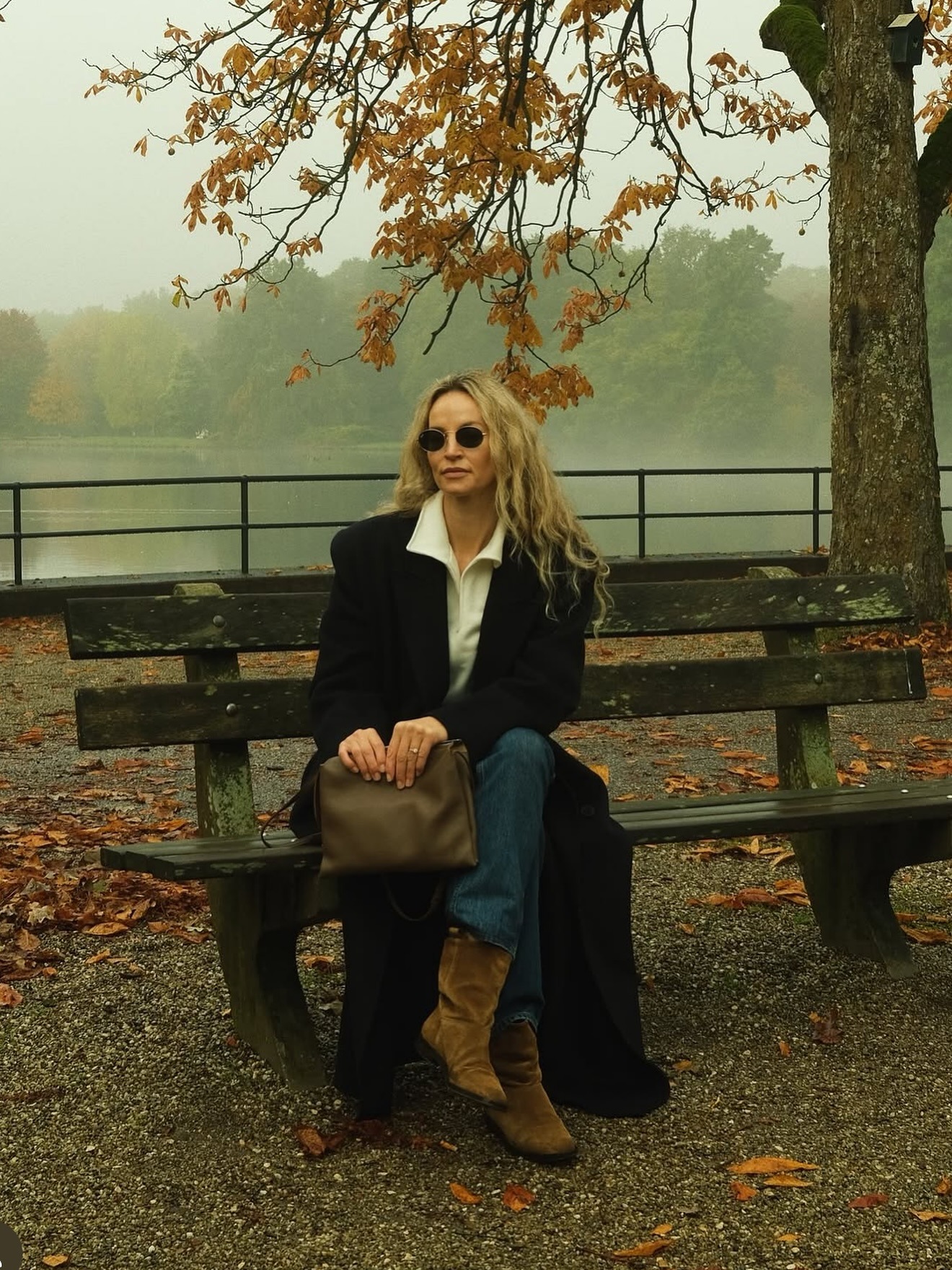 Fashion person Anouk Yve wears a winter jean outfit 2025.