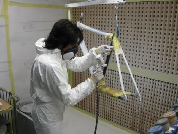 The frames are painted in four bays.