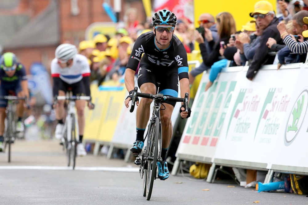 Elia Viviani wins stage 1 at the 2015 Tour of Britain.