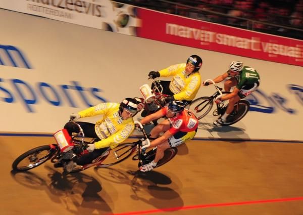 Jens Mouris on his way to victory in the derny race.