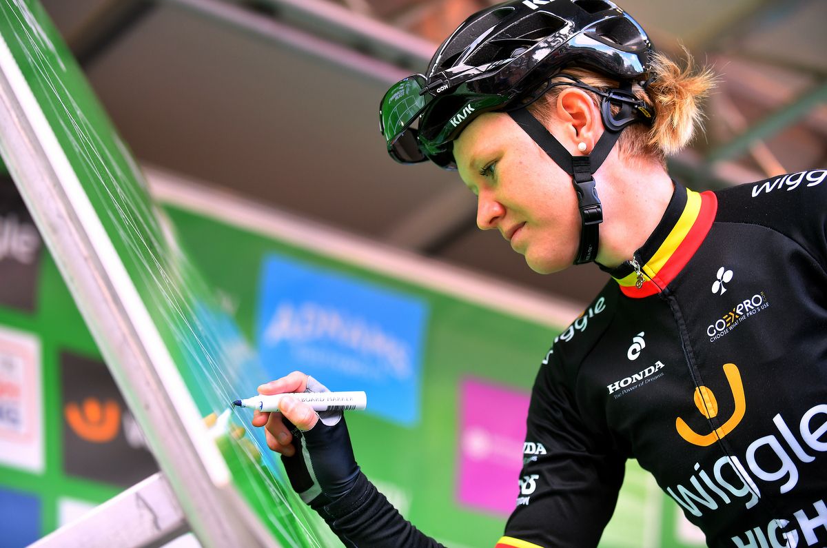 Jolien D'hoore (Wiggle High5) signs on