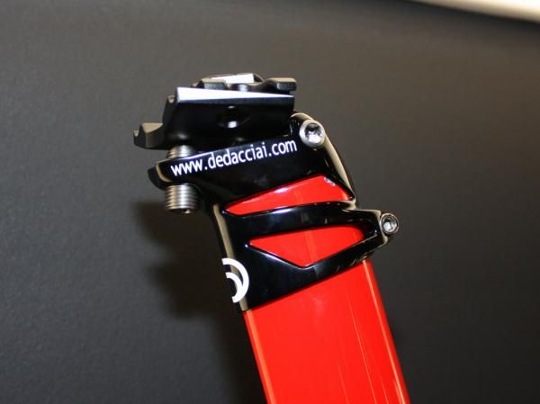 The seatmast head on the Dedacciai Super Scuro uses a simple angle adjustment mechanism.