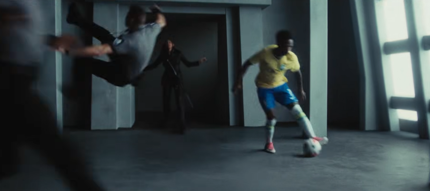 Vinicius Jr makes a pack of security staff look like right mugs