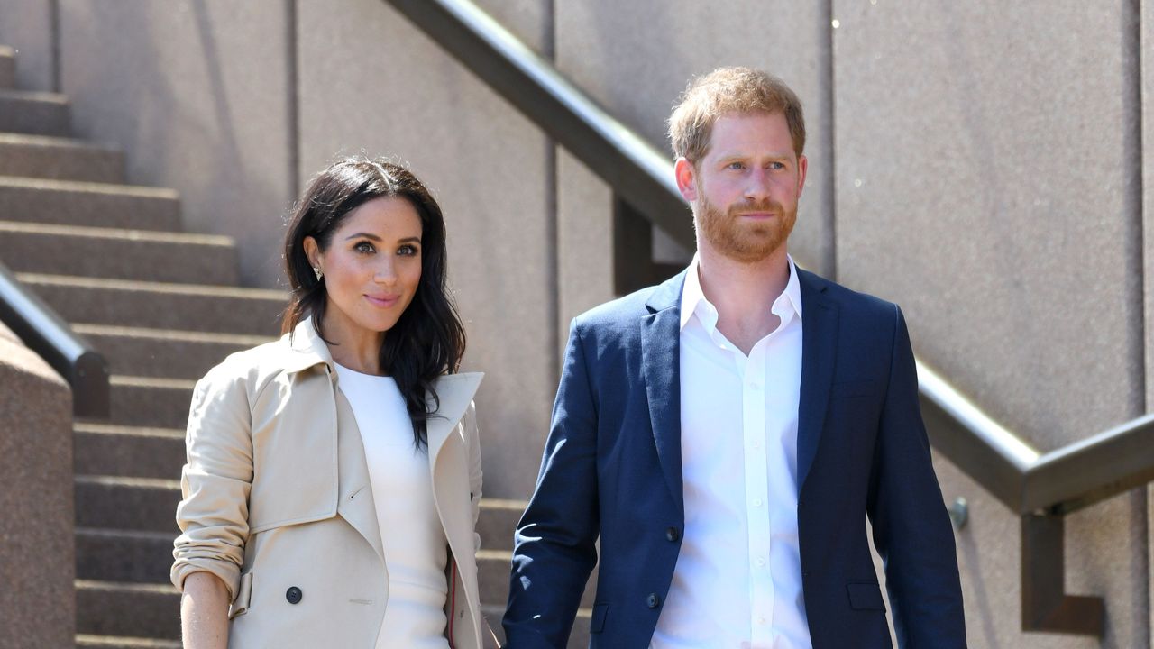 sydney, australia october 16 prince harry, duke of sussex and meghan, duchess of sussex meet members of the public outside the sydney opera house on october 16, 2018 in sydney, australia the duke and duchess of sussex are on their official 16 day autumn tour visiting cities in australia, fiji, tonga and new zealand photo by karwai tangwireimage