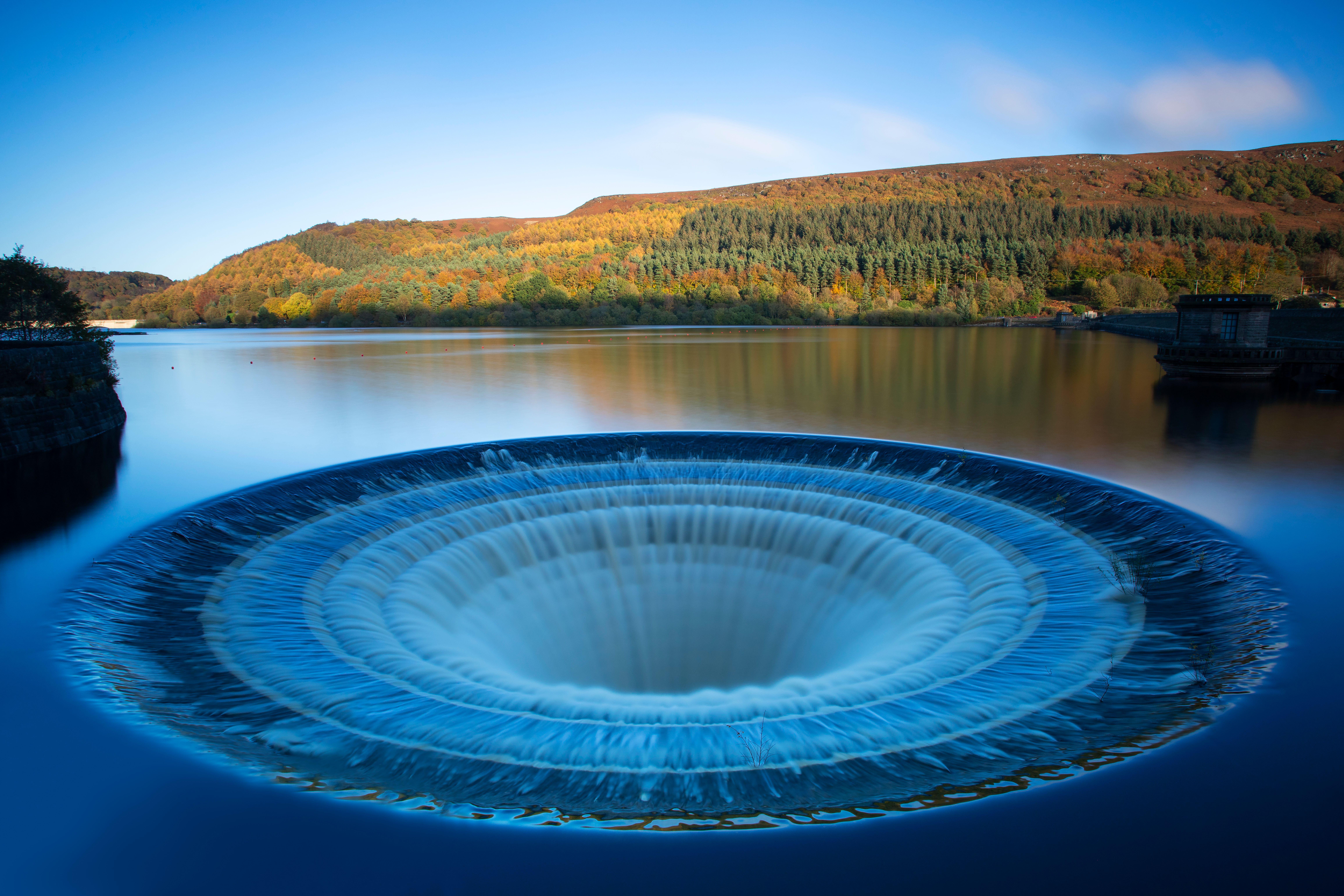 Ladybower Reservoir, plughole overflow, Upper Derwent Valley Peak District, Derbyshire, England, UK, Europe