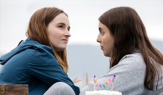 Amy (Kaitlyn Dever) and Molly (Beanie Feldstein) in Booksmart