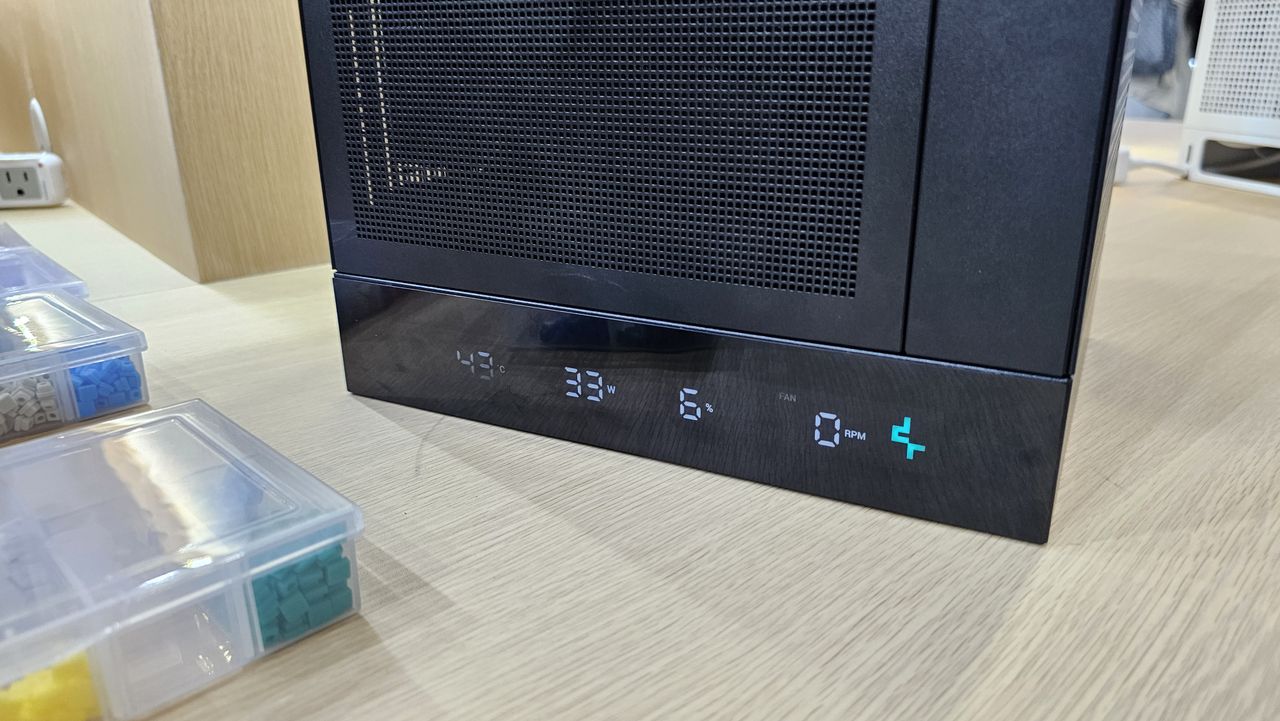 DeepCool CH170 DIGITAL ITX Case with digital monitoring screen