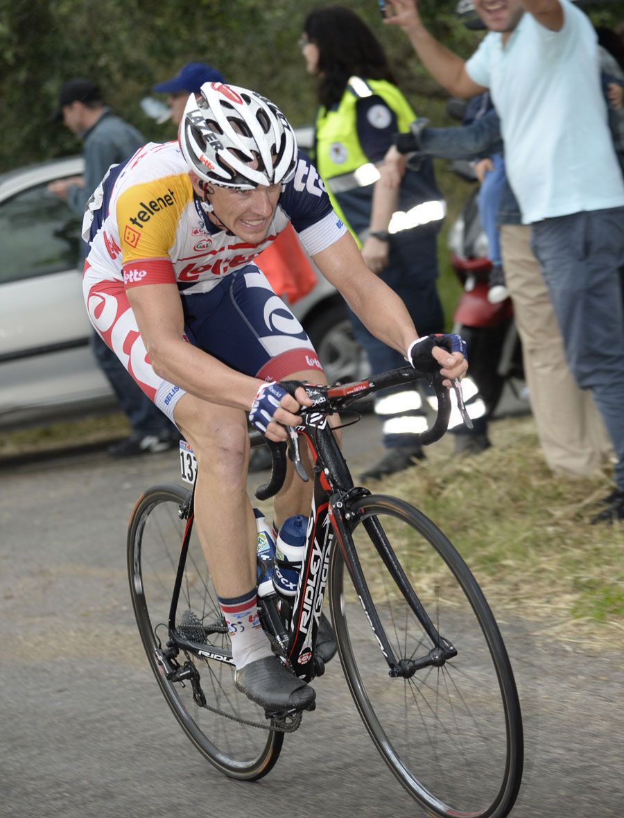 Bradley Wiggins crashes as Adam Hansen wins Giro stage seven | Cycling ...