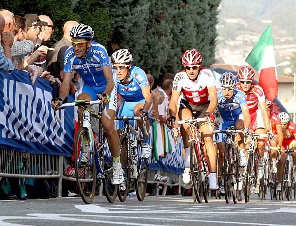 Ivan Basso (Italy) at the front of the peloton.
