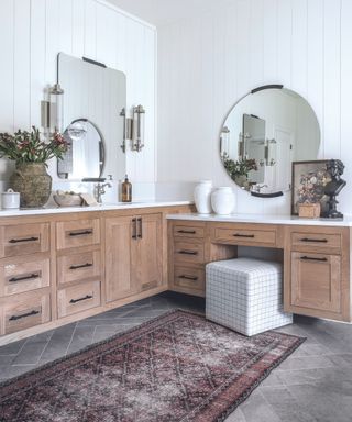 Bathroom dressing room with vanity units and mirrors