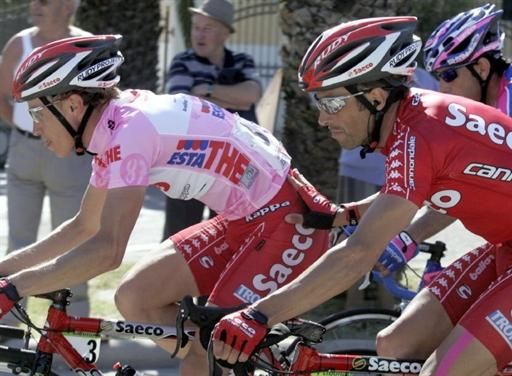 Simoni rides behind Cunego.
