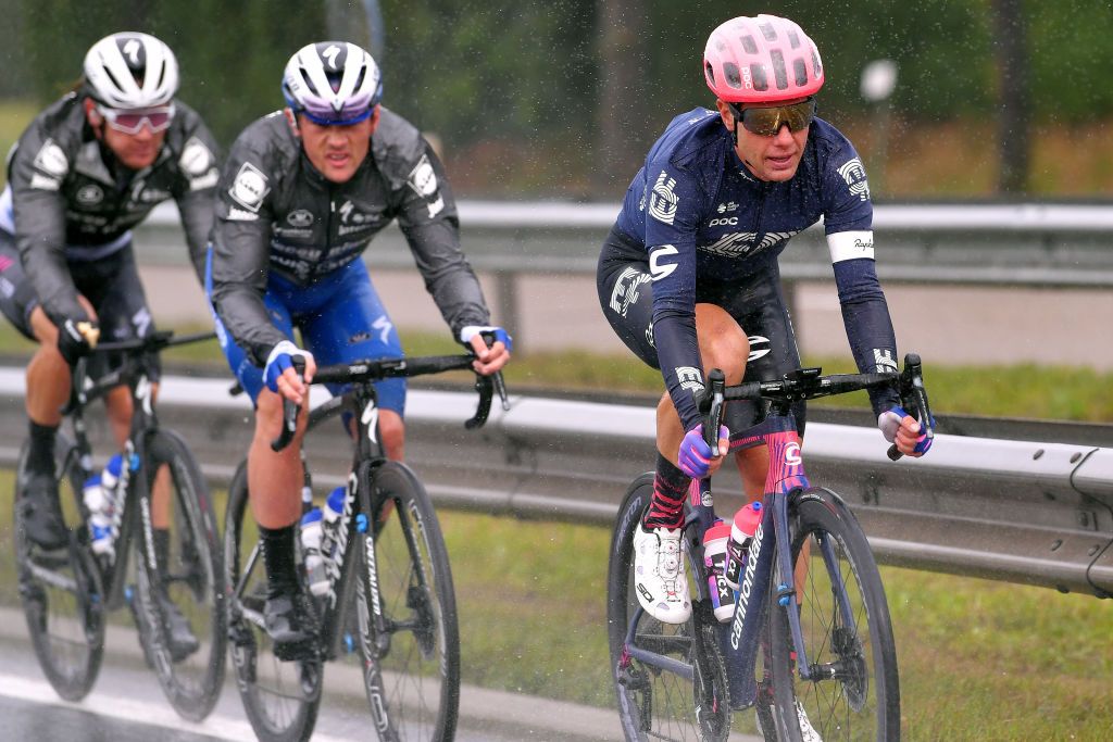 Sebastian Langeveld leads Yves Lampaert