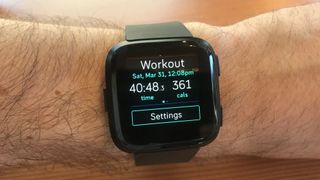 The new ‘stats at a glance’ feature shows you your last workout data by simply swiping up from the main menu