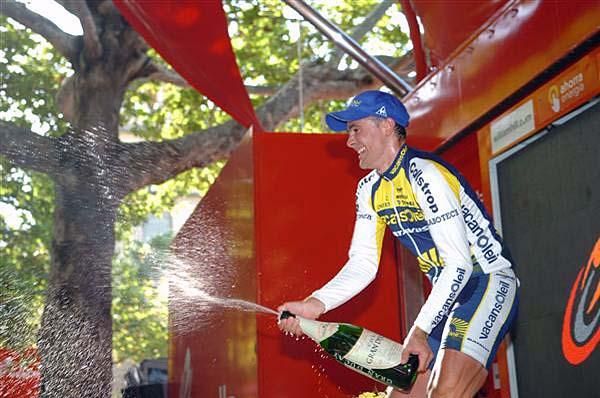 Borut Bozic (Vacansoleil) opens the champagne to celebrate.