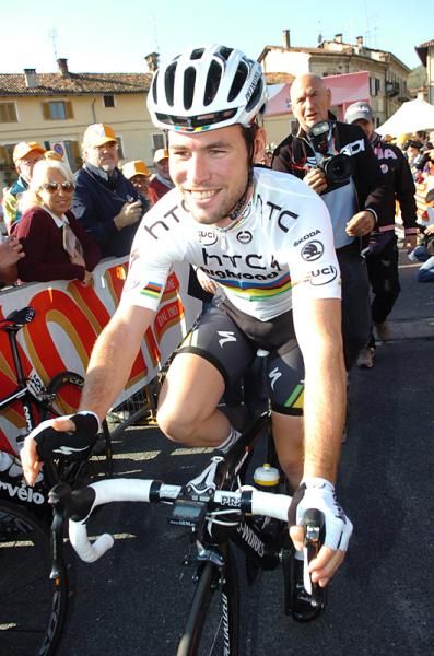 Mark Cavendish wouldn't finish the race, but came to show off his new kit