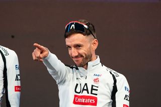 'He's given me a few tricks and tips' &ndash; Giro d'Italia GC contender Adam Yates garners advice and tactics from brother Simon's victory 