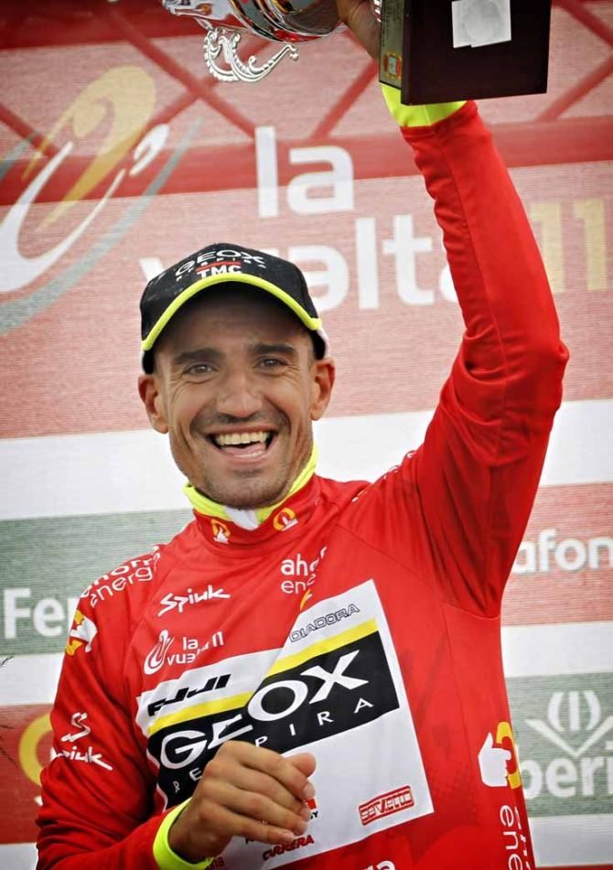 Juan Jose Cobo seized the red jersey on the Angliru.