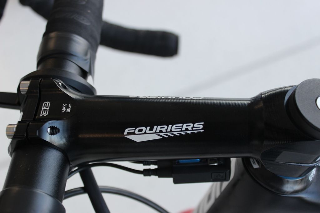 An alloy stem with a steep angle puts Matthews in his preferred position