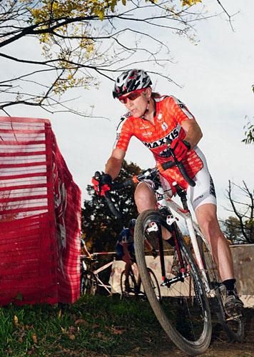 Alison Sydor (Team Maxxis-Rocky Mountain) cornering.