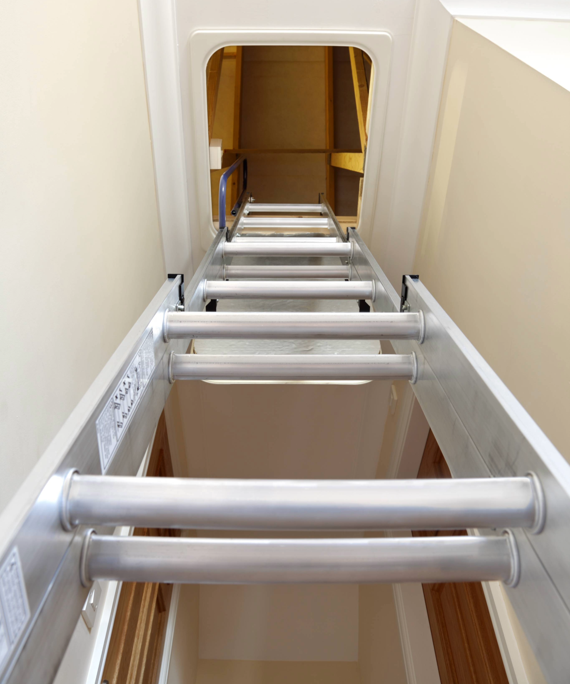 Sliding type of loft ladder