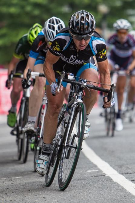 Laura Van Gilder (Mellow Mushroom) tries to chase after the break.