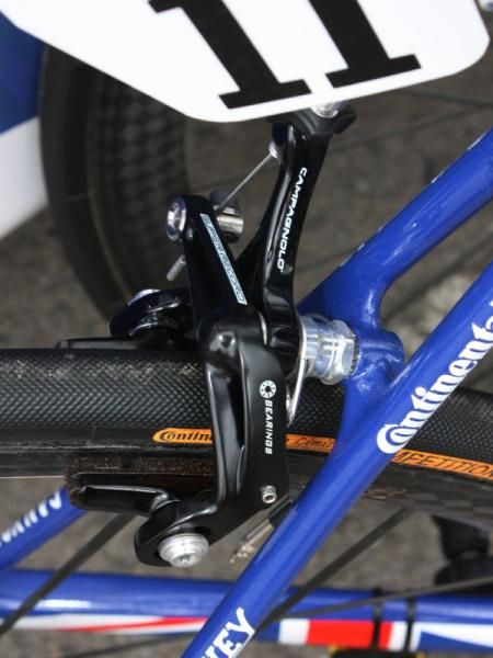 The rear brake is fitted with Campagnolo carbon-specific cork pads.