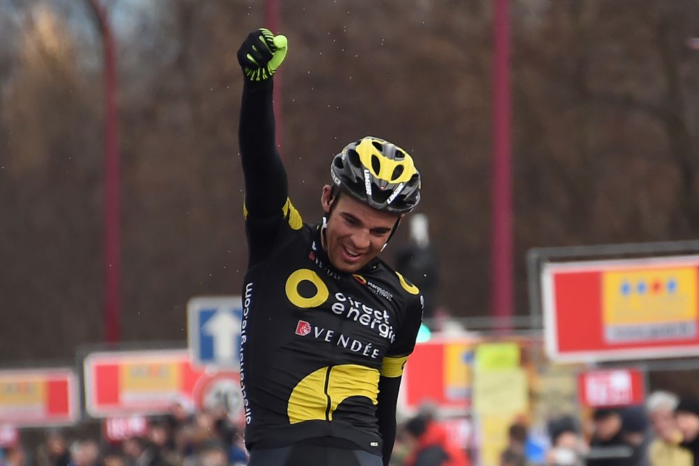 Lilian Calmejane wins stage 3 at Etoile de Besseges