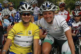 Marianne Vos shows off the yellow jersey with one of her Nederland Bloeit team-mates.