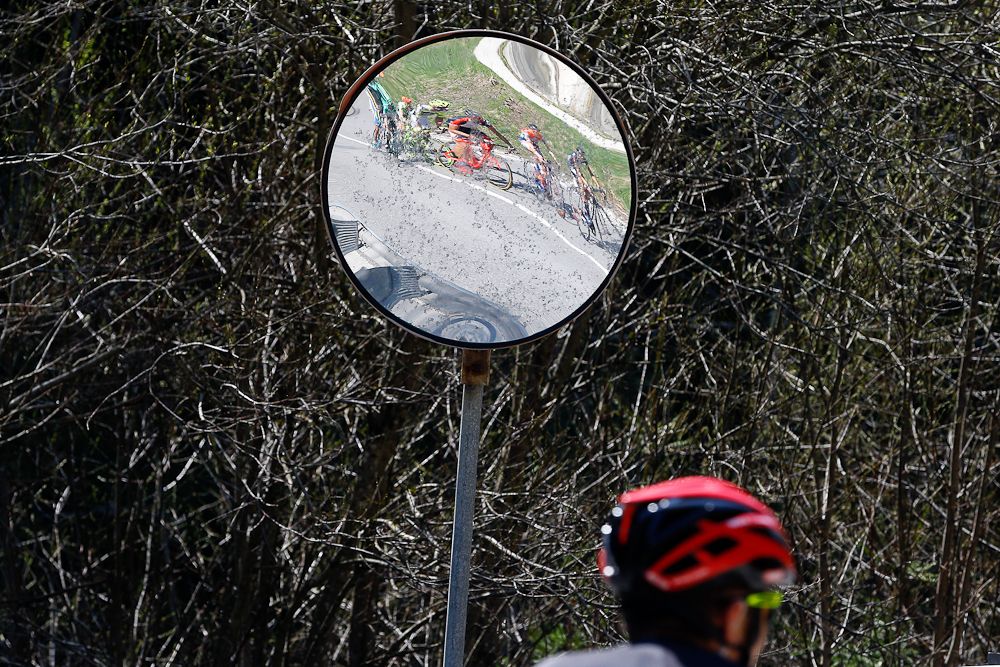 The peloton reflected in a mirror during stage 3
