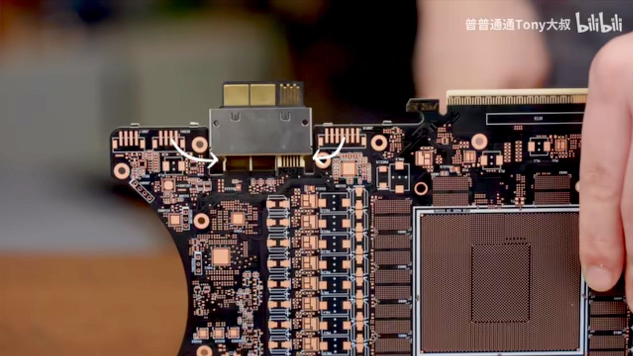 A screenshot of a Bilibili video by Asus' Tony Yu, demonstrating the company's BTF 2.5 connector for graphics cards