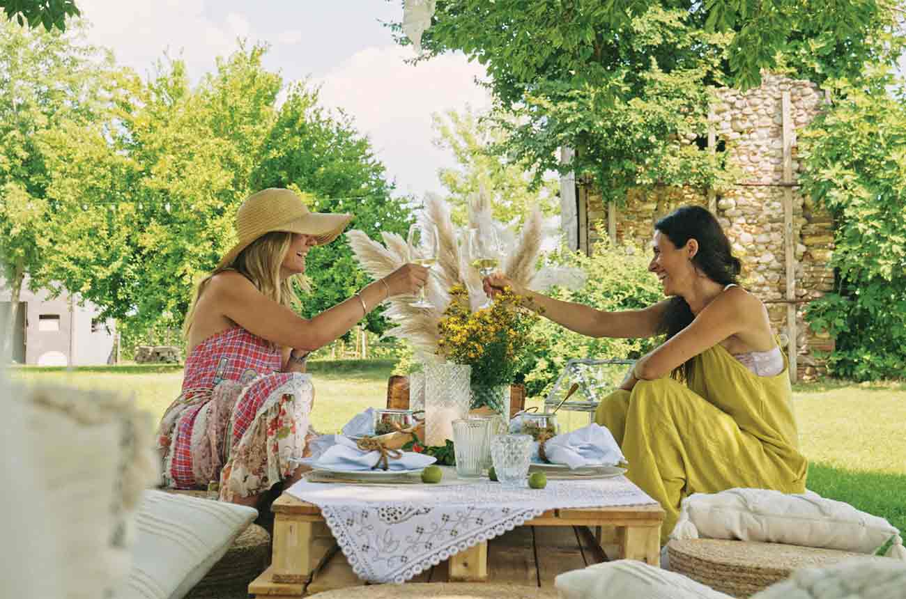 A picnic in the Northern Italian wine region of Custoza DOC