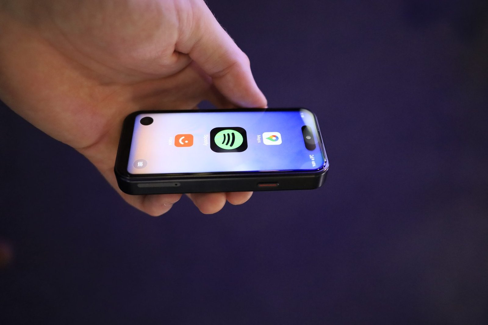 The company's first phone, the Aeros Juno