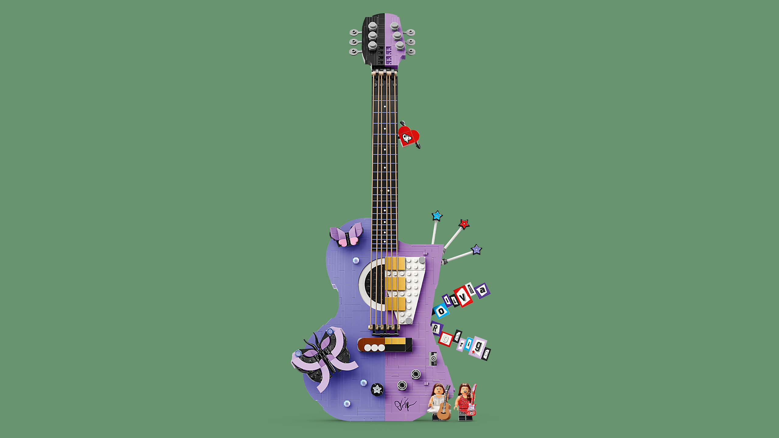The Dual Guitar set opens up to reveal a number of hidden elements