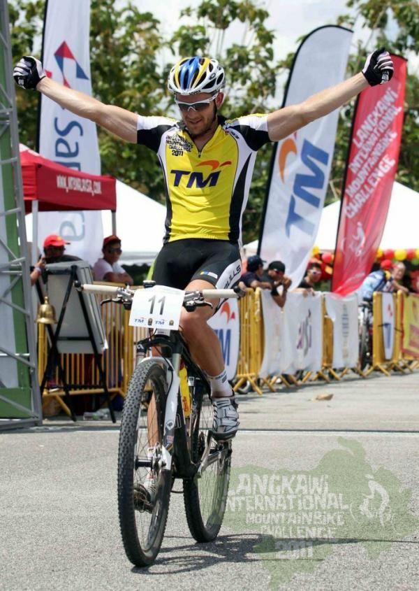 Karl Platt (Team Bulls) celebrates overall victory at LIMBC.