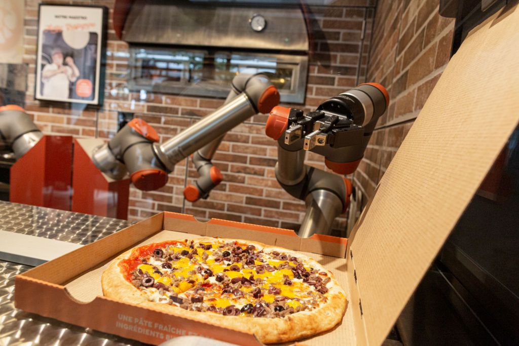 Paris&amp;#039;s first robotic pizzeria.