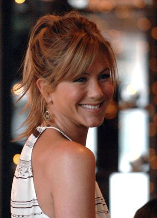 Actress Jennifer Aniston shoots a scene for "Marley and Me"at the Cardozo Hotel April 18, 2008 in Miami Beach, Florida