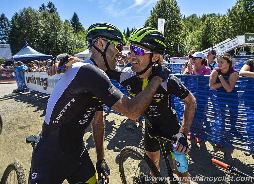 Geoff Kabush congratulates his teamamte Derek Zandstra
