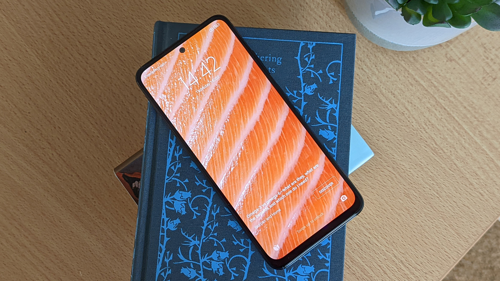 Xiaomi Redmi Note 11 front from above.