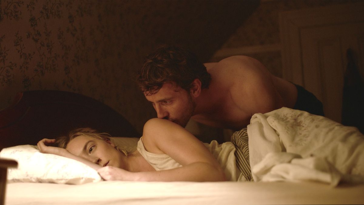 Saoirse Ronan and Paul Mescal in Foe